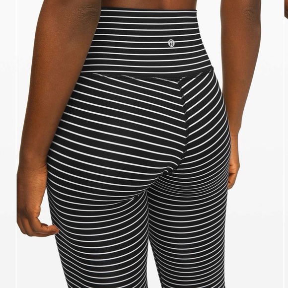 lululemon athletica Pants - NWOT Lululemon Wunder Under HR 25" *Luxtreme Parallel Stripe Blk/White Size: 2